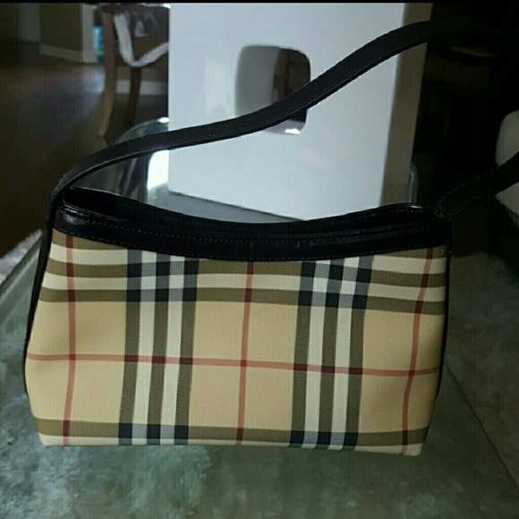 Burberry Handbags - Authentic burberry purse